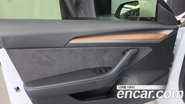 Tesla Model 3 — Фото автомобиля 17
