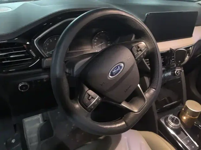 Ford Escape — Фото автомобиля 15