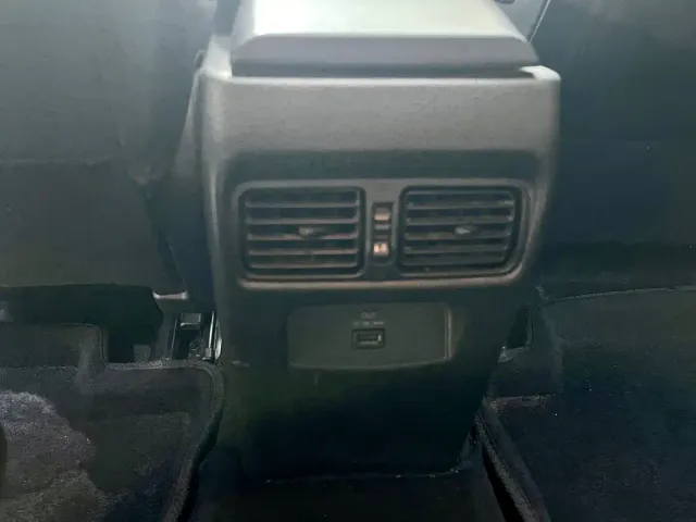 Nissan Tiida — Фото автомобиля 15