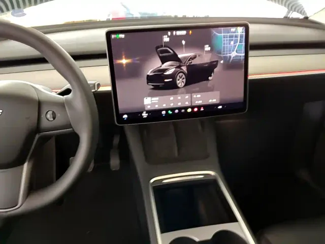Tesla Model Y — Фото автомобиля 12