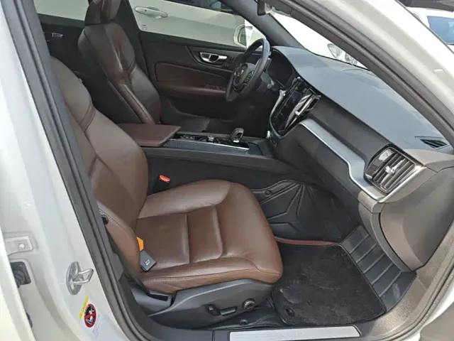 Volvo S60 — Фото автомобиля 24