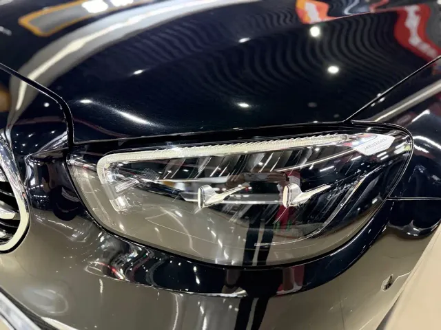 Mercedes-Benz E-Class — Фото автомобиля 4