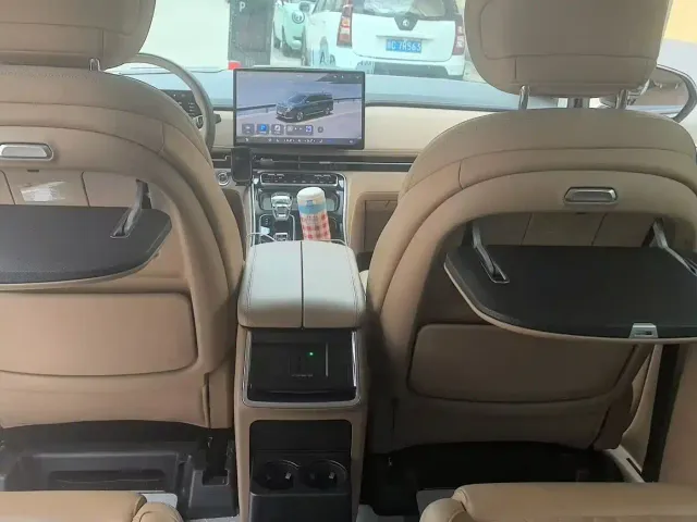 JAC Refine RF8 PHEV — Фото автомобиля 6