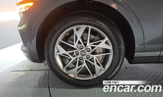 Genesis GV70 — Фото автомобиля 5