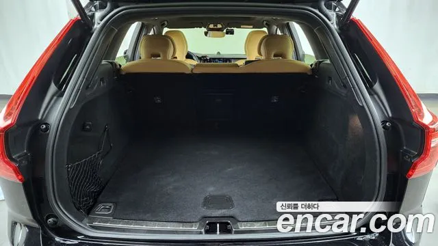 Вольво XC60 — Фото автомобиля 20