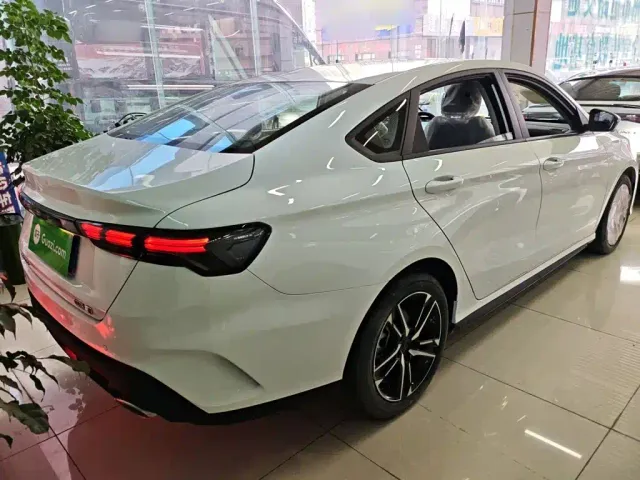 Geely Binrui — Фото автомобиля 6