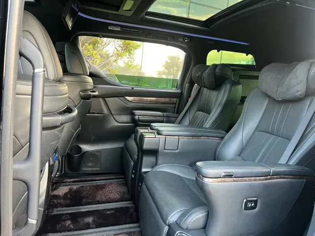 Toyota Alphard — Фото автомобиля 3