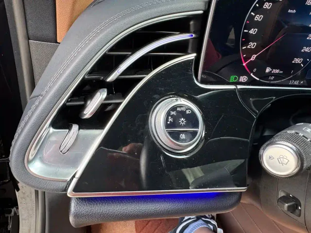 Mercedes-Benz E-Class — Фото автомобиля 16