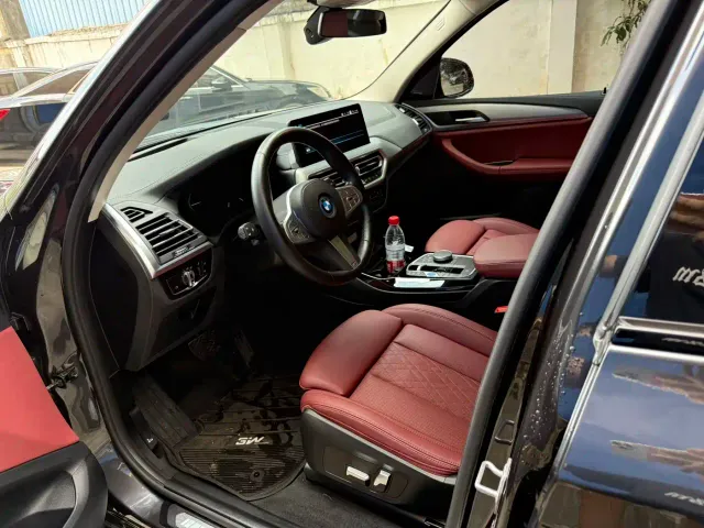 BMW iX3 — Фото автомобиля 7