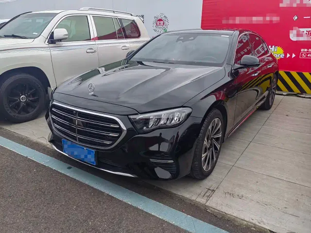 Фотография автомобиля — Mercedes-Benz E-Class