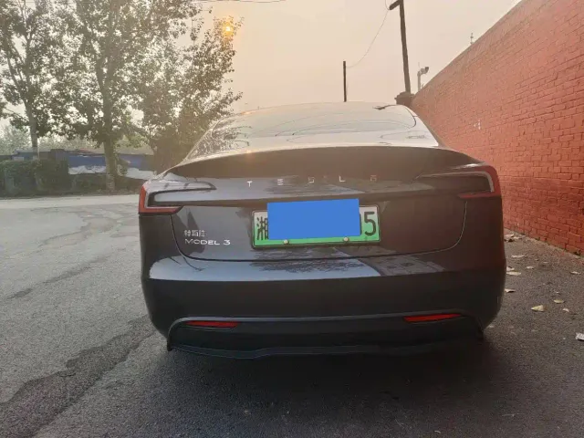 Tesla Model 3 — Фото автомобиля 5