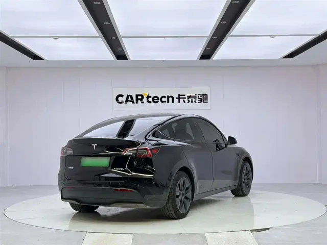 Tesla Model Y — Фото автомобиля 5