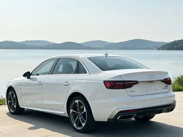 Audi A4L — Фото автомобиля 7