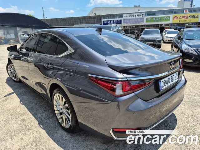 Lexus ES — Фото автомобиля 4