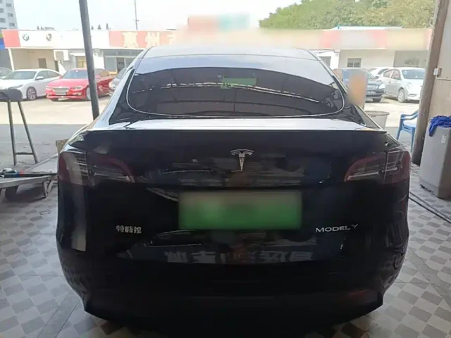 Tesla Model Y — Фото автомобиля 5