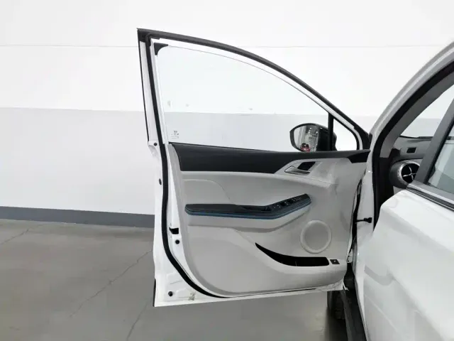 BYD Yuan Pro — Фото автомобиля 8