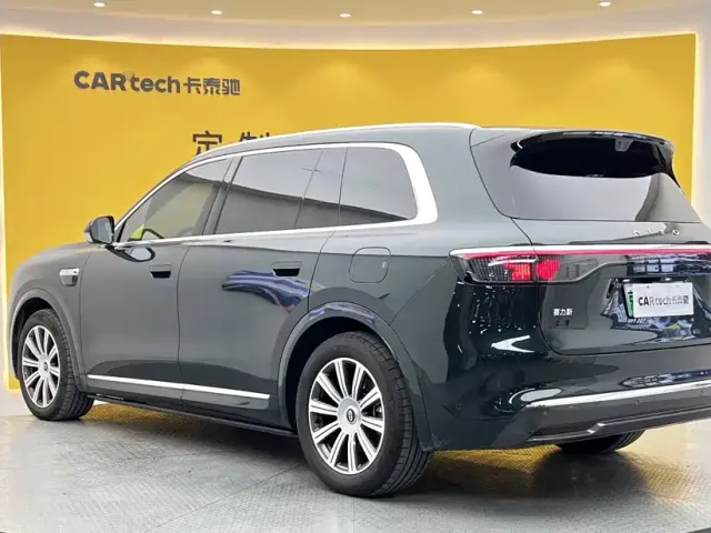 Aito M8 — Фото автомобиля 6
