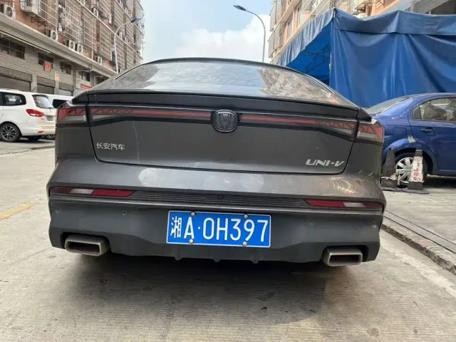 Changan UNI-V — Фото автомобиля 4