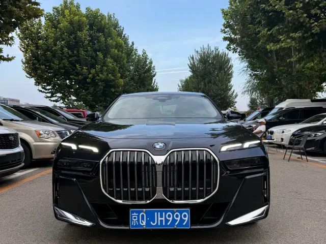 BMW 7 Series — Фото автомобиля 2
