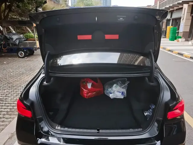 BMW 5 Series — Фото автомобиля 12