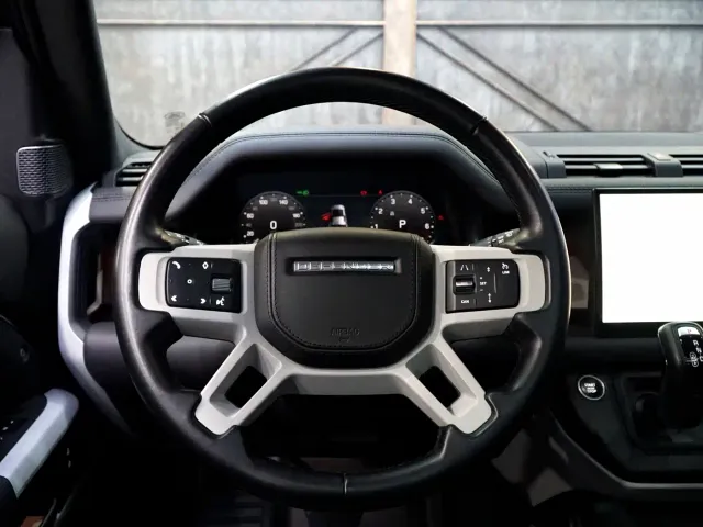 Land Rover Defender — Фото автомобиля 13