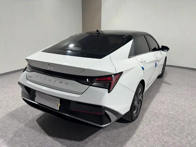 Hyundai Elantra — Фото автомобиля 6