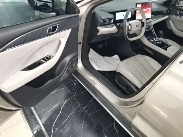 Geely Galaxy Stellar 6 — Фото автомобиля 15