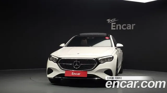 Mercedes-Benz E-Class — Фото автомобиля 3