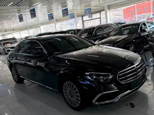 Mercedes-Benz E-Class — Фото автомобиля 3