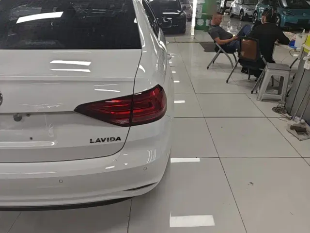 Volkswagen Lavida — Фото автомобиля 7