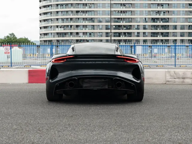 Lotus Emira — Фото автомобиля 3