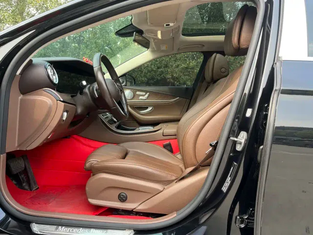 Mercedes-Benz E-Class — Фото автомобиля 4