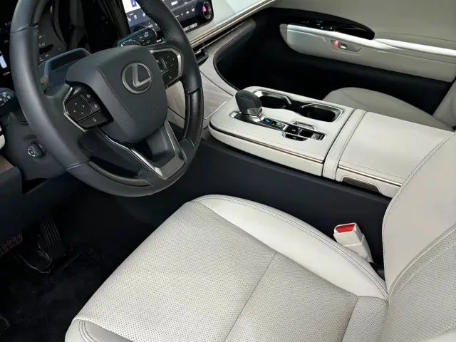 Lexus LM — Фото автомобиля 8