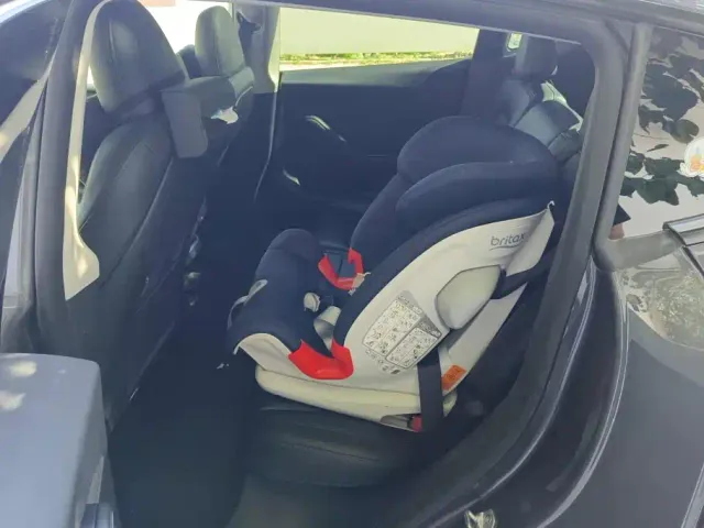 Tesla Model Y — Фото автомобиля 11