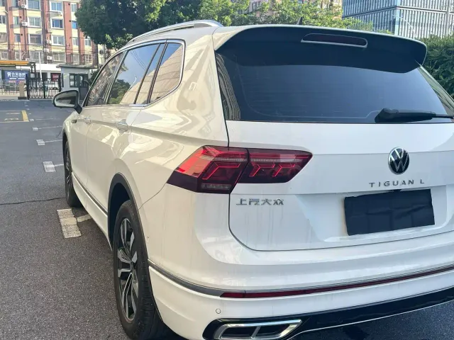 Volkswagen Tiguan L — Фото автомобиля 7