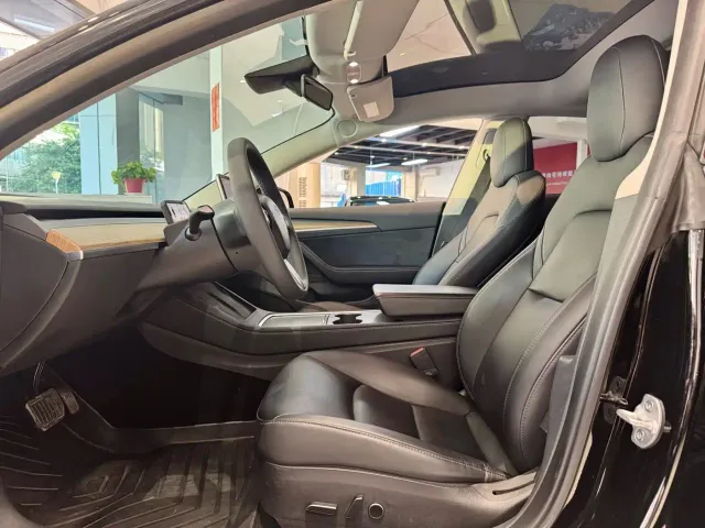 Tesla Model 3 — Фото автомобиля 5