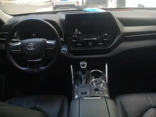 Toyota Highlander — Фото автомобиля 12