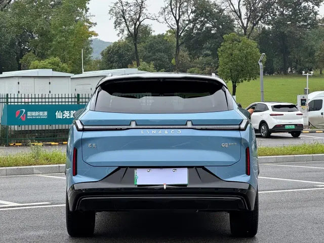 Lynk & Co 08 EM-P — Фото автомобиля 17