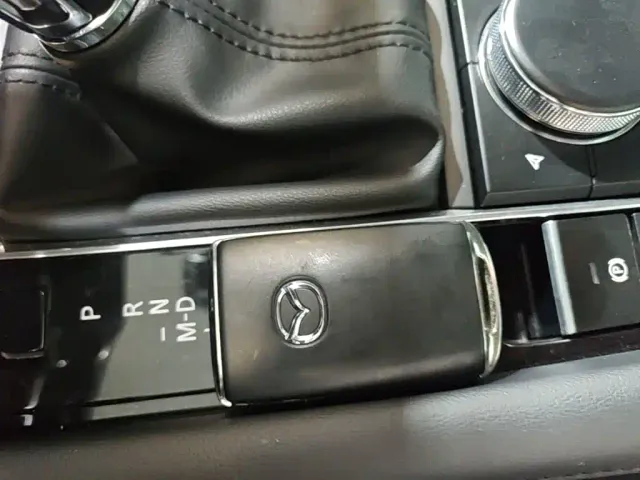 Mazda Axela — Фото автомобиля 8