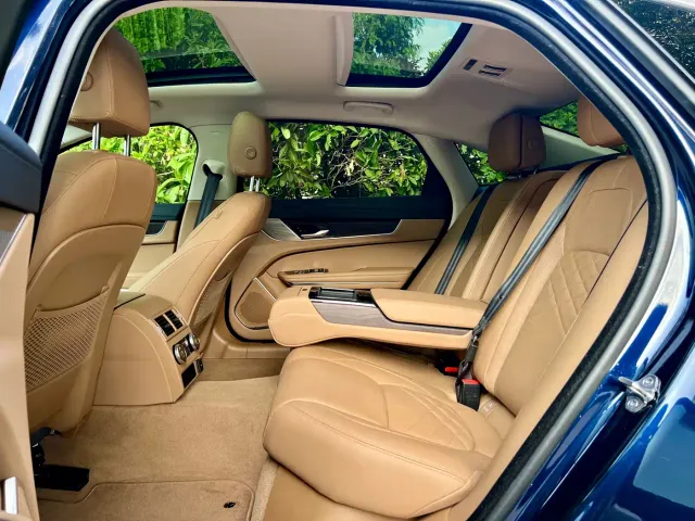 Jaguar XFL — Фото автомобиля 7