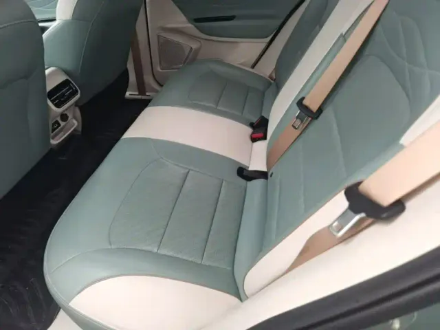 Geely Geometry G6 — Фото автомобиля 21