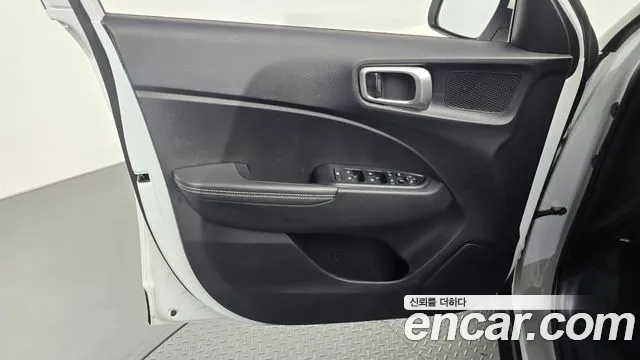 Hyundai Venue — Фото автомобиля 13