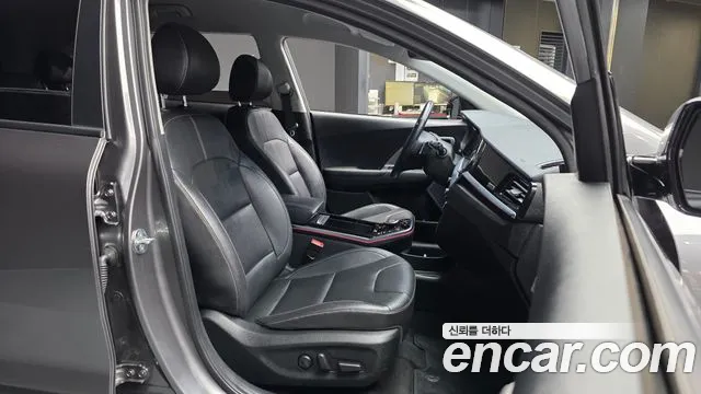 Kia Niro — Фото автомобиля 17