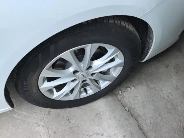 Roewe i5 — Фото автомобиля 6