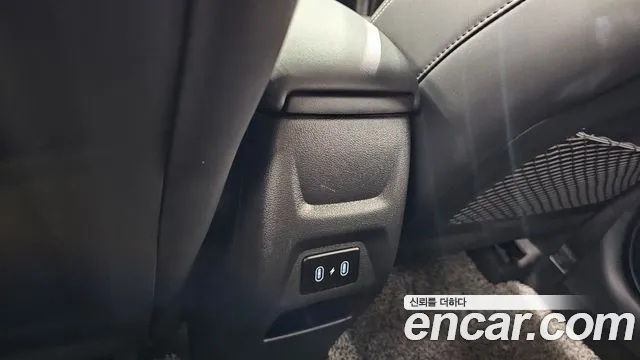 Hyundai Venue — Фото автомобиля 24