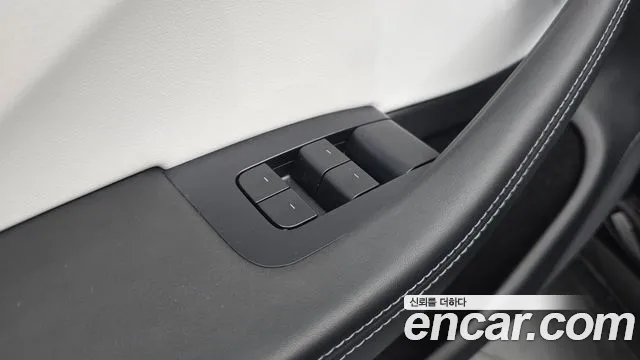 Tesla Model 3 — Фото автомобиля 20