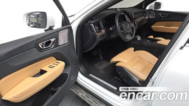 Вольво XC60 — Фото автомобиля 12