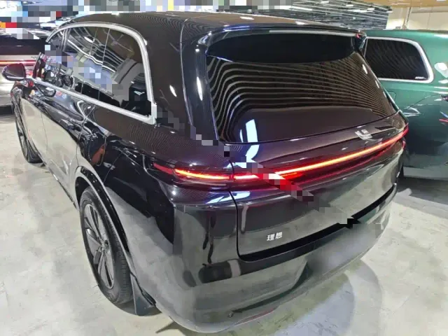 Li Auto L8 — Фото автомобиля 4