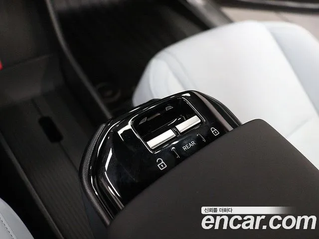 Volvo EX30 — Фото автомобиля 10