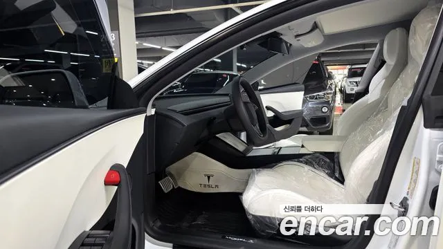 Tesla Model 3 — Фото автомобиля 10